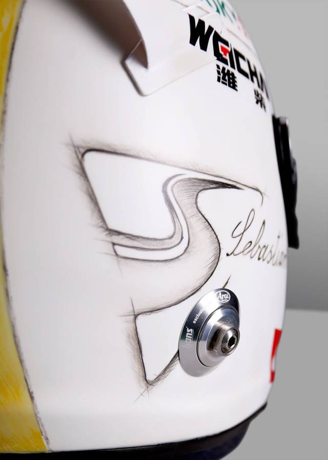 Vettel_Suzuka_sisak2