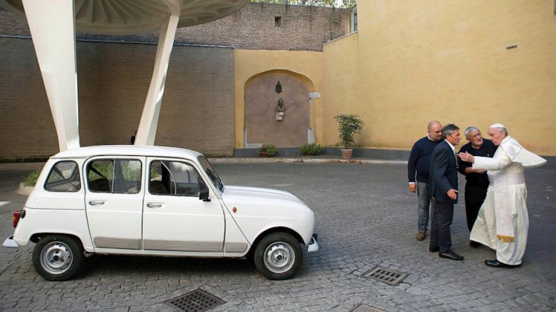 pope-francis-renault-4