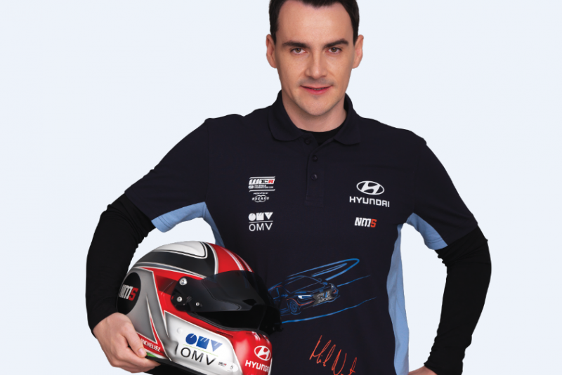 Michelisz_feherhatter_kicsi_