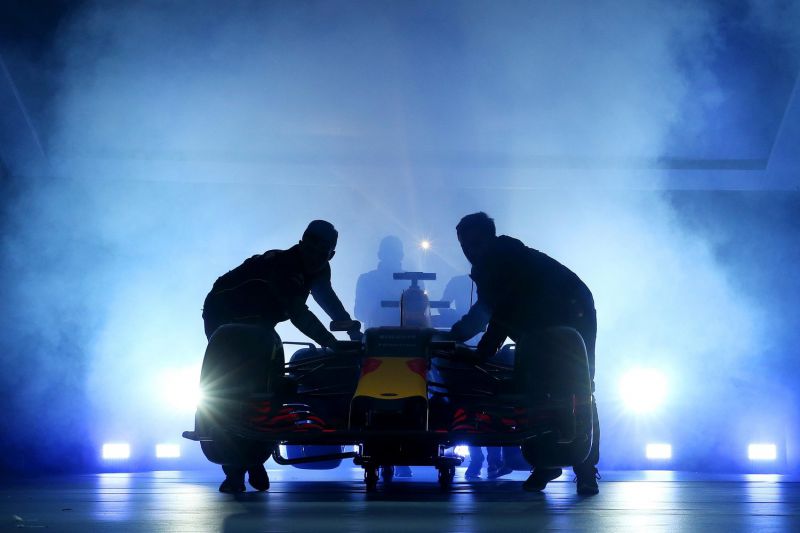 red-bull-racing-wheel-out-their-new-f1-car-at-the-team-s-2016-livery-launch