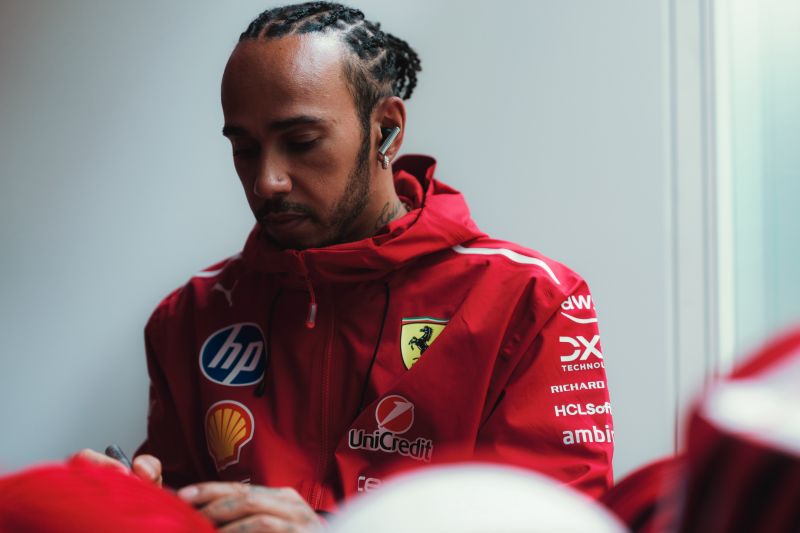 f1-hamilton-ferrari