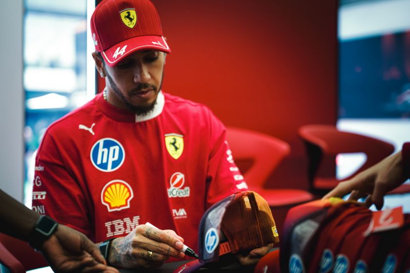 f1-hamilton-ferrari