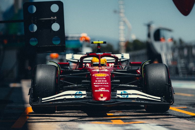 f1-hamilton-ferrari-barcelona-2025