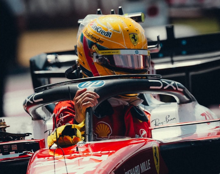 f1-hamilton-ferrari-silverstone