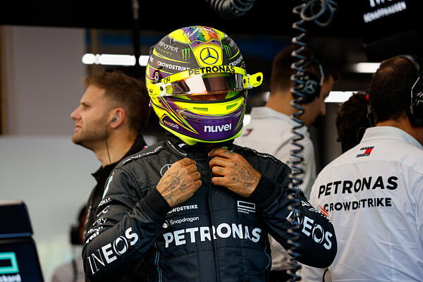 f1-hamilton-mercedes-singapore