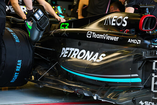 f1-mercedes-russell-2023-test