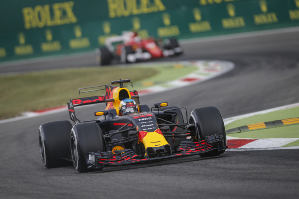 ricciardo-jo-a-versenytempo-monza-2017