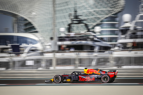 ricciardo-abu-dhabi-szabadedzes-2018