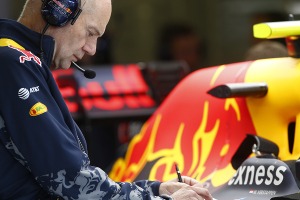 newey-redbull-brit-nagydij