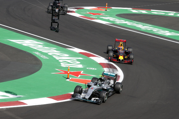 rosberg-verstappen-mexikoi-verseny-2016