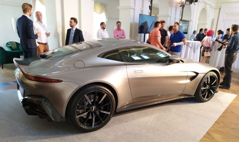 Aston-martin-Budapest-01