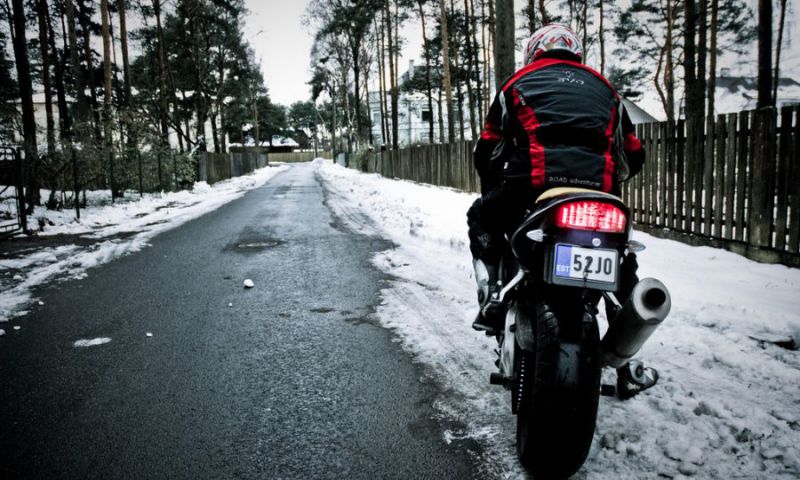 Tips-for-Winter-Motorcycle-Riding-in-Safety-and-Comfort-900x540