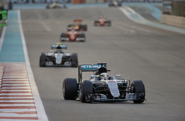 hamilton-mercedes-abudhabi-2016