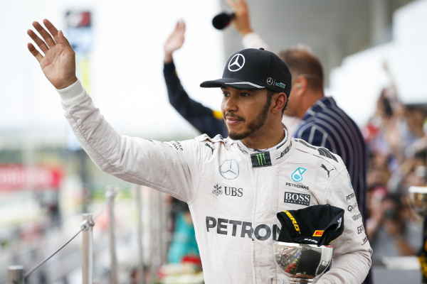 hamilton-mercedes-suzuka-2016