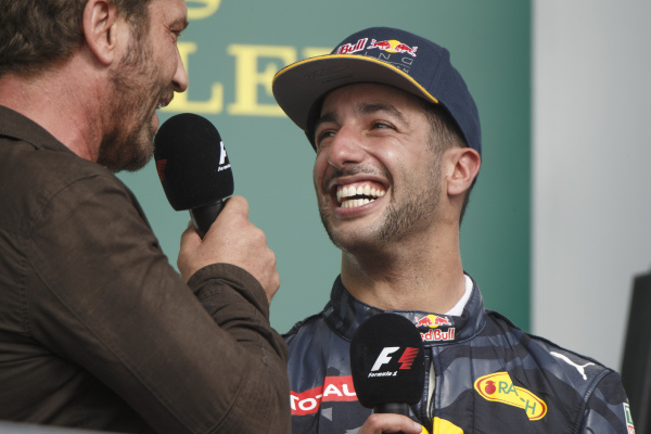 ricciardo-redbull-2016