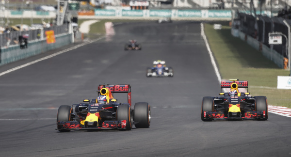 ricciardo-verstappen-malajzia-redbull