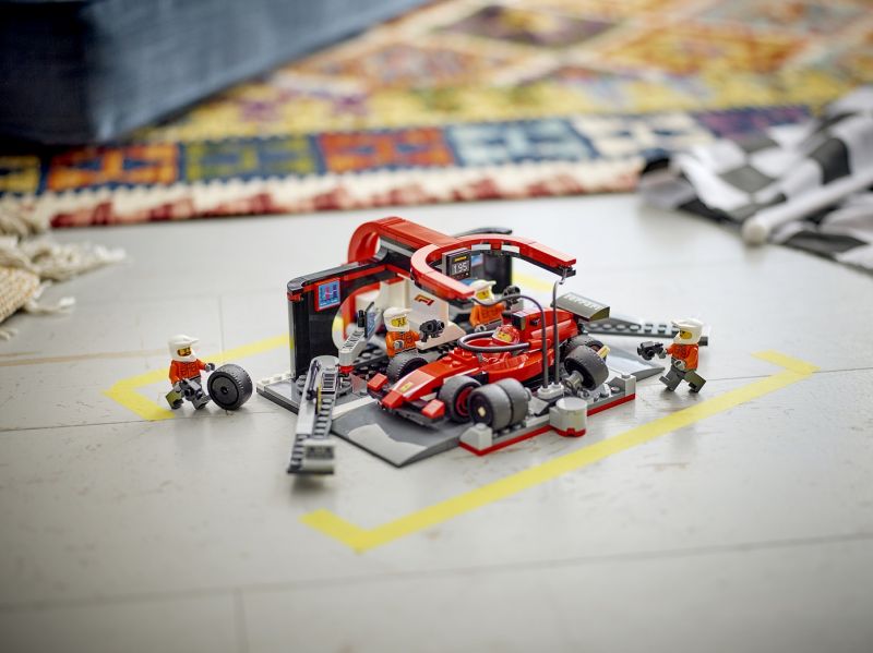 60443_LEGO City Formula 1 F1®-es boxutca és személyzet, Ferrari autóval