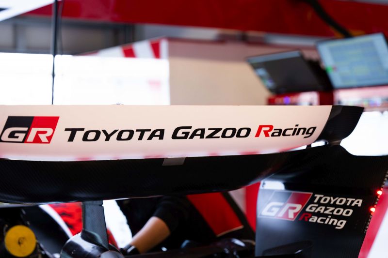 haas-toyota-rearwing