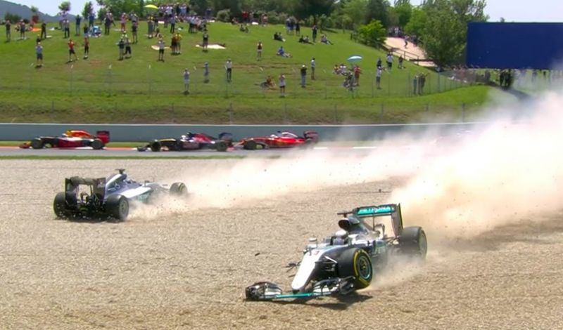 2016-mercedes-crash-tv