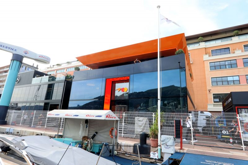 mclaren-motorhome-1