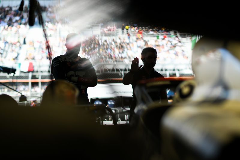pitlane-3
