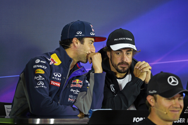 ricciardo_alonso_2015_d6