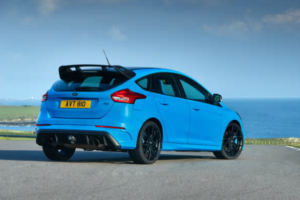 2017-ford-focus-rs-performance-1