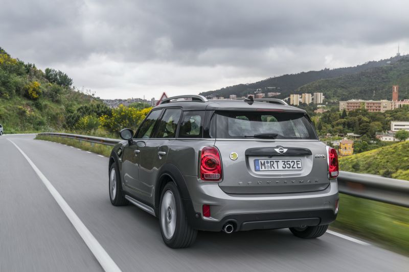 2017-mini-cooper-s-e-countryman-7