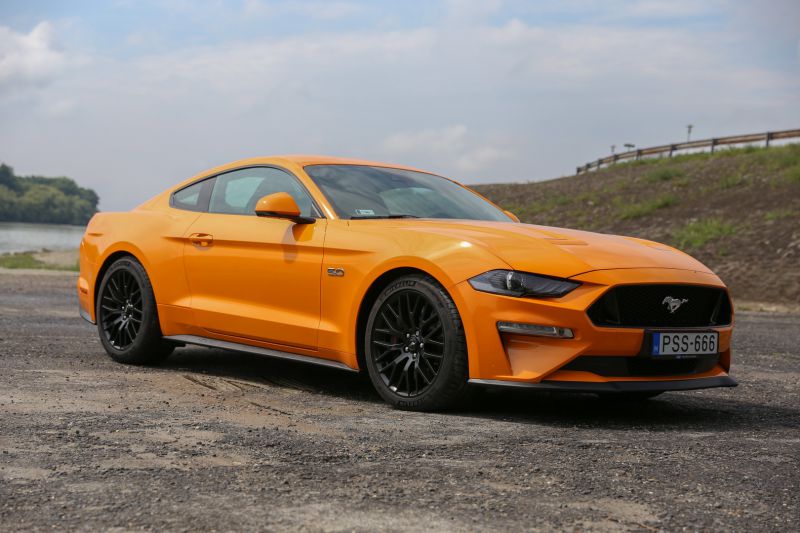 Ford Mustang GT-01