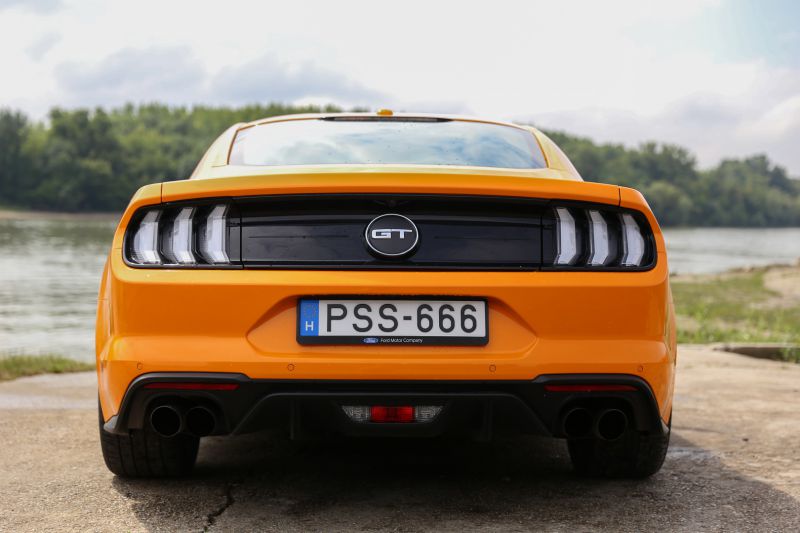 Ford Mustang GT-02