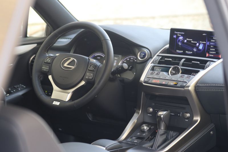 Lexus NX 300h Full Hybrid-03