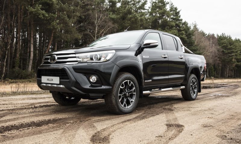 Toyota_Hilux_Invinvible_50_1