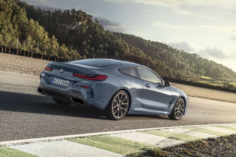 P90306594_highRes_the-all-new-bmw-8-se_resize