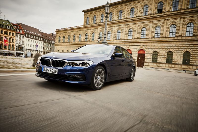 P90361864_highRes_the-new-bmw-530e-sed_resize