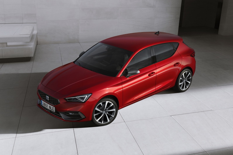 SEAT-launches-the-all-new-SEAT-Leon_01_small