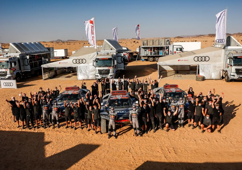 Az Audi RS Q e-tron a Dakar Ralin – Sikeres rajt egy új korszak felé