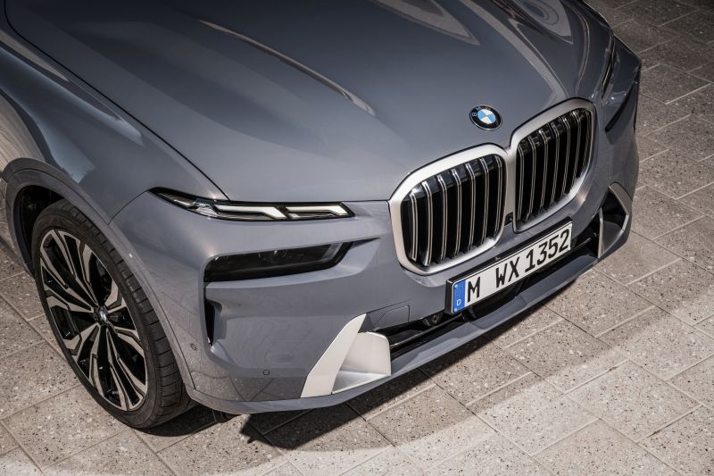P90457535_highRes_the-new-bmw-x7-xdriv_resize