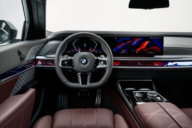 P90458213_highRes_the-new-bmw-760i-xdr_resize
