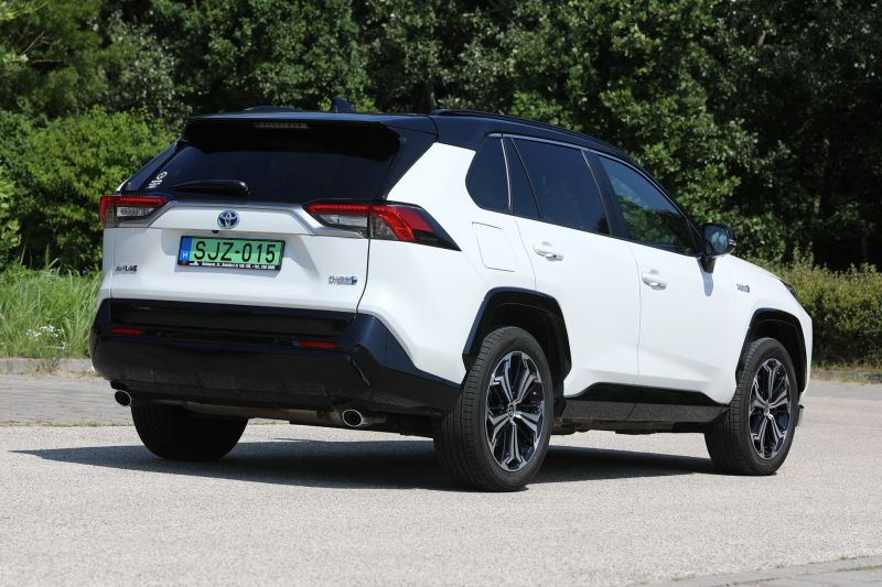 menetproba-toyota-rav4-phev-selection-vip-02