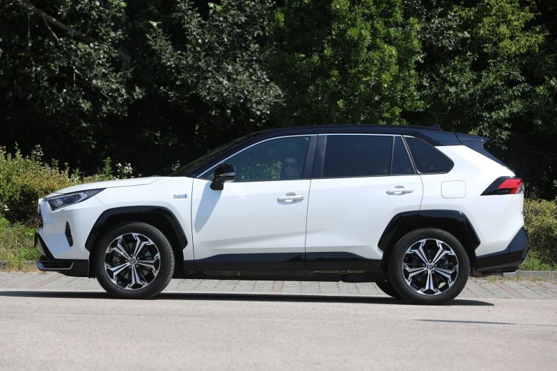 menetproba-toyota-rav4-phev-selection-vip-03