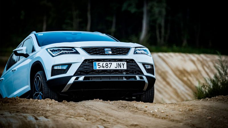 seat-ateca-lejtmenet-1