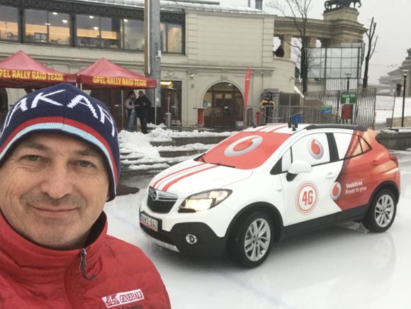 vodafone-4g-szalay-opel-dakar-team